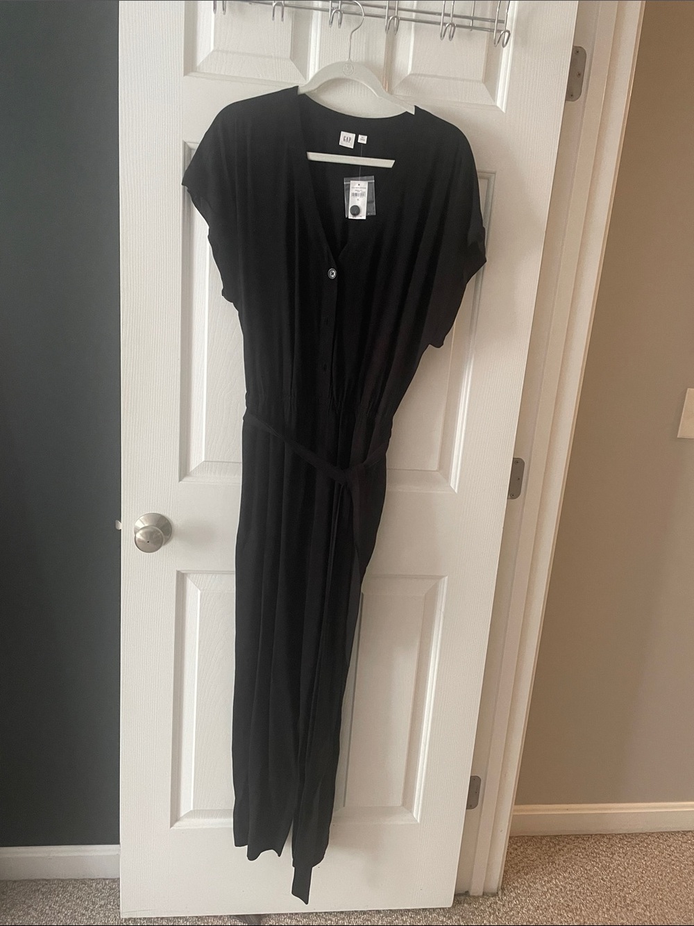 NWT - GAP Black V-Neck Button Front Jumpsuit w Elastic Waist and Self-Tie belt